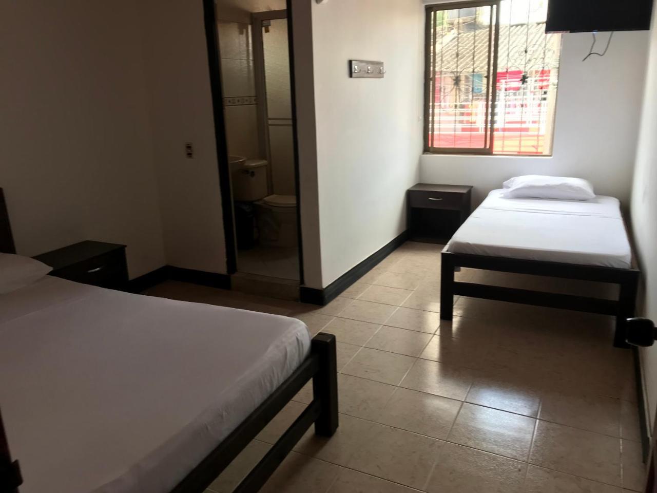 Hotel Y Balneario El Descanso Villavicencio Kültér fotó
